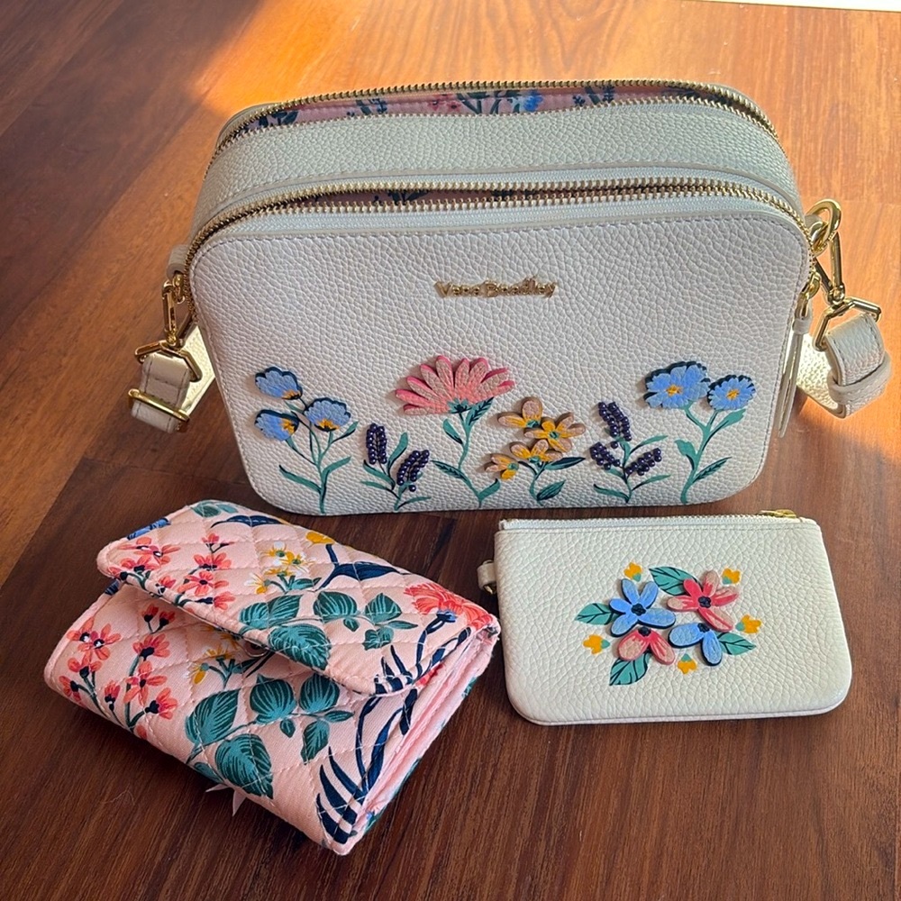 Vera Bradley Evie Crossbody (Paradise Garden Floral) change purse and wallet.